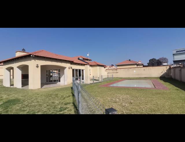 2 BEDROOM TOWNHOUSE FOR SALE IN ORMONDE